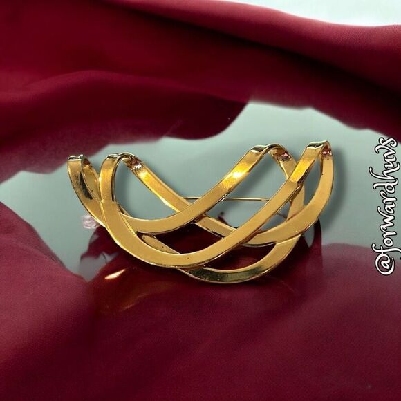Large Vintage Gold-tone Brooch - Picture 4 of 9